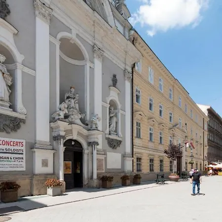 Harmony At Vaci Street * Budapeşte