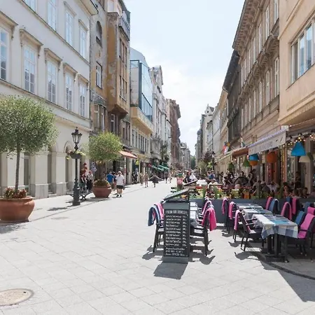 Harmony At Vaci Street * Budapeşte